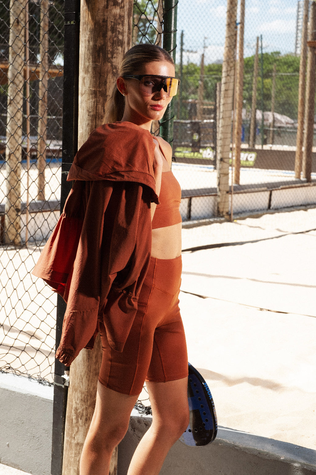 Jaqueta Corta Vento Feminina HOOK 2 em 1 – Vira Colete com Mangas Removíveis Leve para Esporte (VC07)